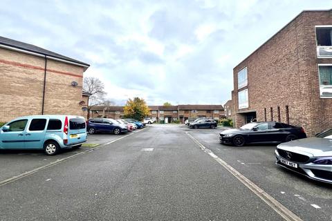 2 bedroom flat to rent, Douglas Road, Stanwell TW19