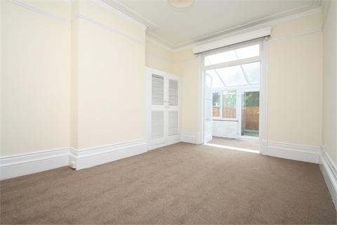 2 bedroom maisonette to rent, Richmond Road, Staines-upon-Thames, TW18
