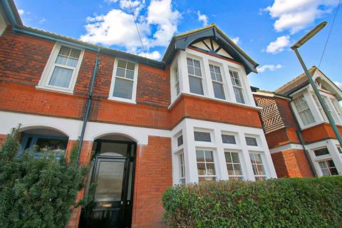 2 bedroom maisonette to rent, Richmond Road, Staines-upon-Thames, TW18