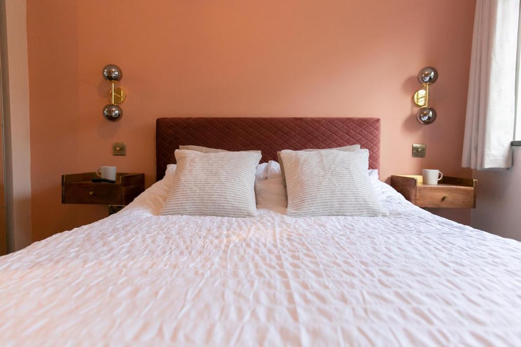 Bedroom 1 2.jpg