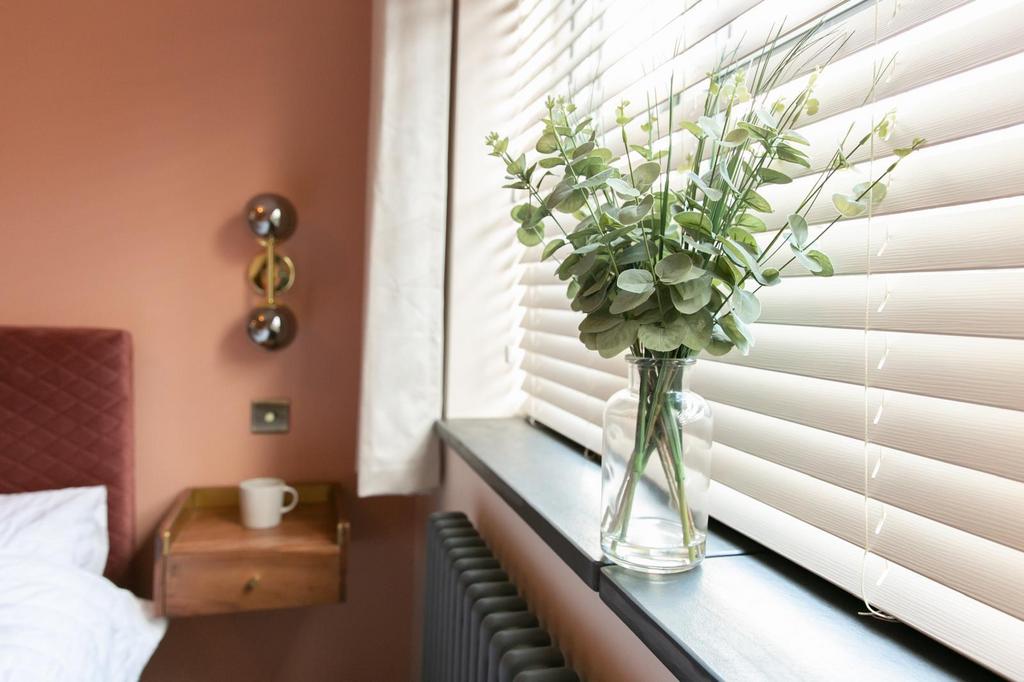 Bedroom 1 3.jpg