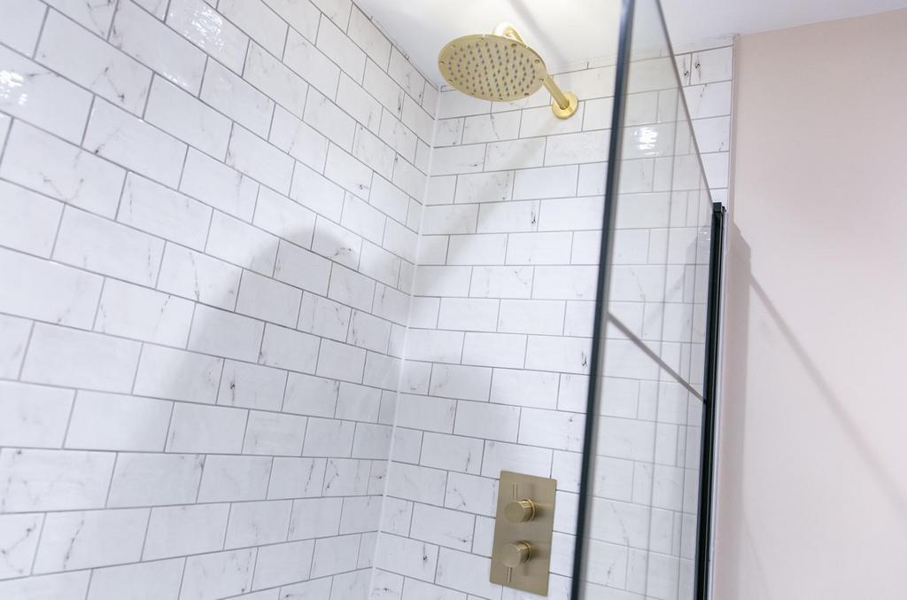 Bathroom 2.jpg