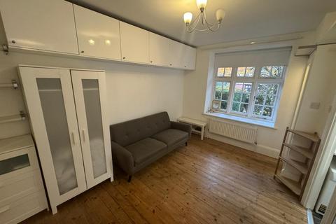 Studio to rent, Oakeshott Avenue, London N6