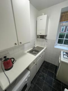 Studio to rent, Oakeshott Avenue, London N6