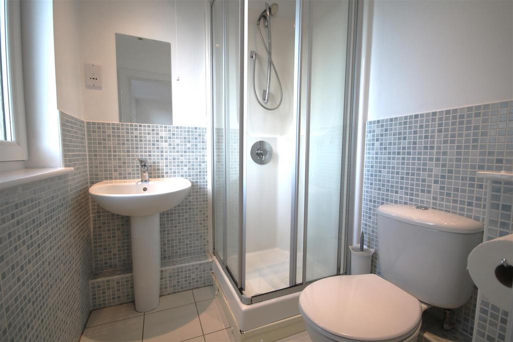 Bed 1 Ensuite.JPG