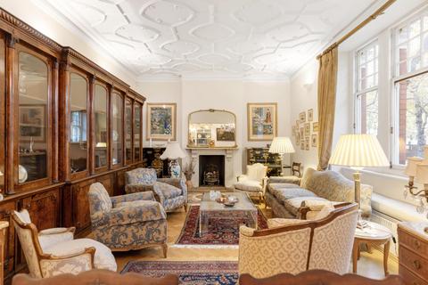 3 bedroom flat for sale, Queen's Gate, London, SW7