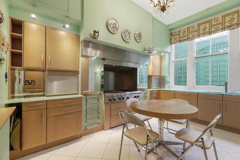 3 bedroom flat for sale, Queen's Gate, London, SW7