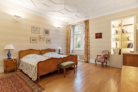 3 bedroom flat for sale, Queen's Gate, London, SW7