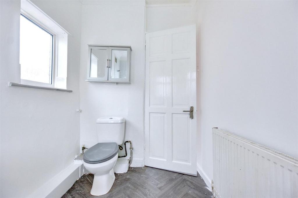 Bathroom 2.jpeg