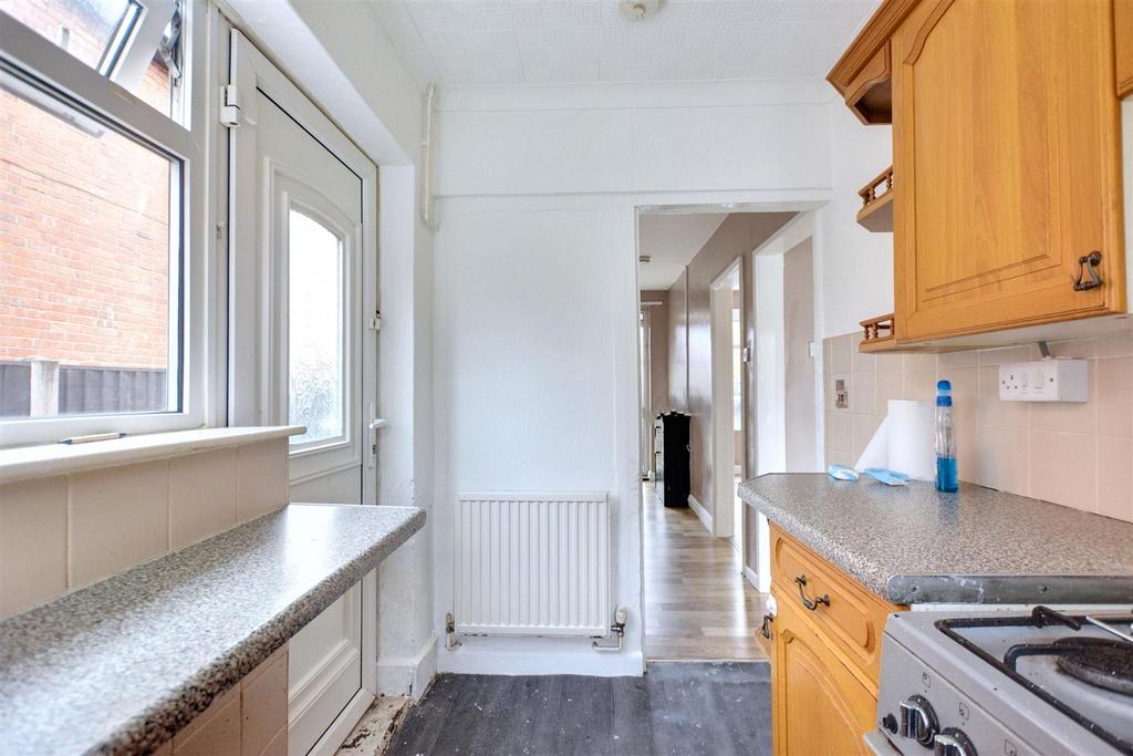Kitchen 2.jpeg