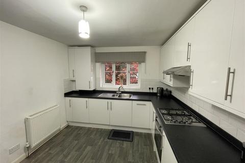 2 bedroom flat for sale, Carisbrooke Court, Stoneygate
