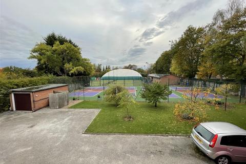 2 bedroom flat for sale, Carisbrooke Court, Stoneygate