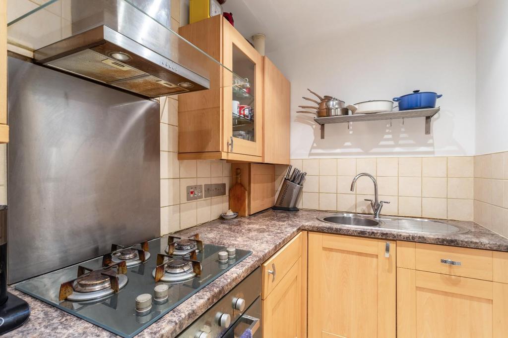 Kitchen (1).jpg