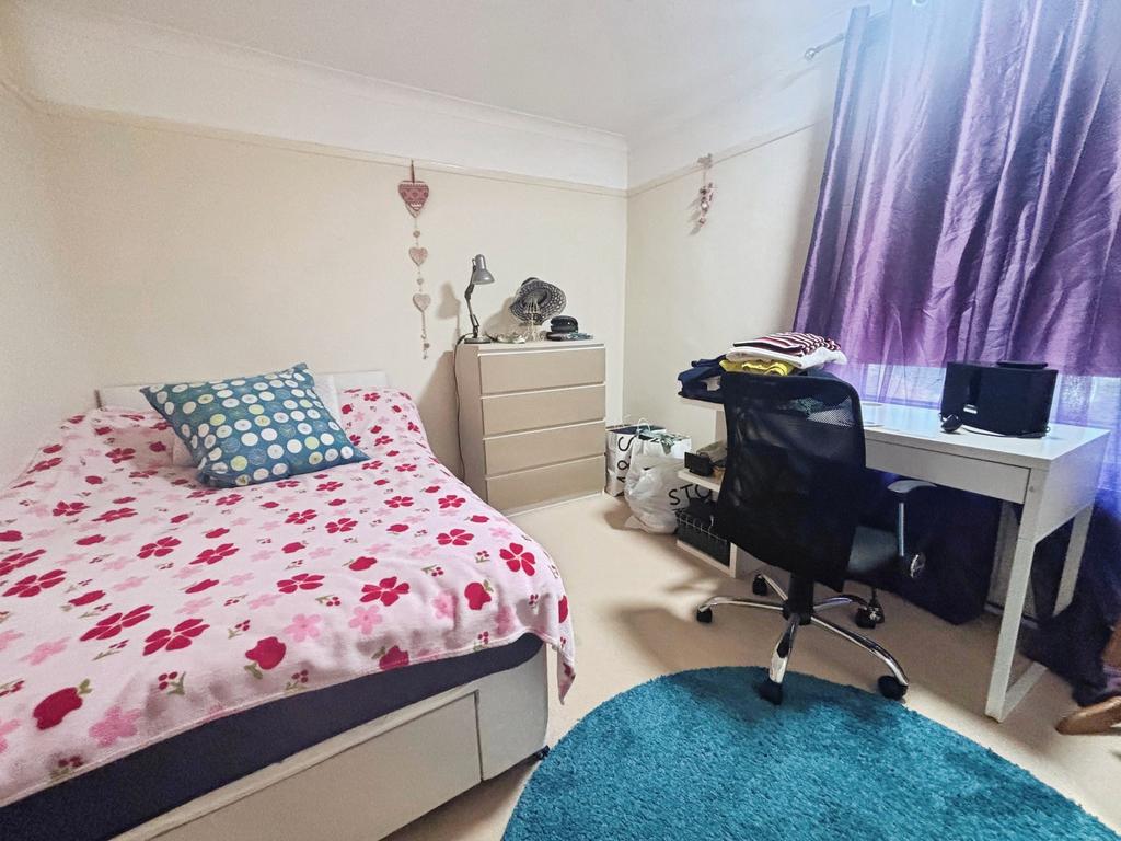 E81903e7-bedroom 202