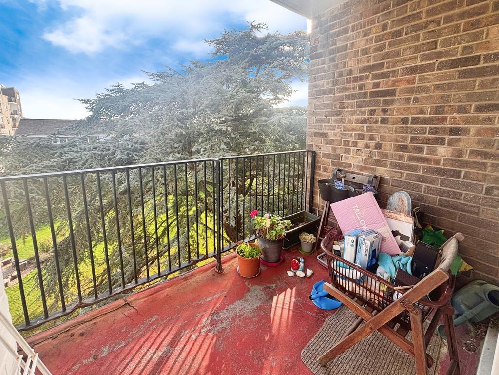 37379717-balcony 20 C