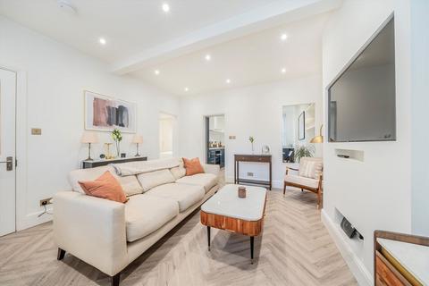1 bedroom flat for sale, Mall Chambers, London W8