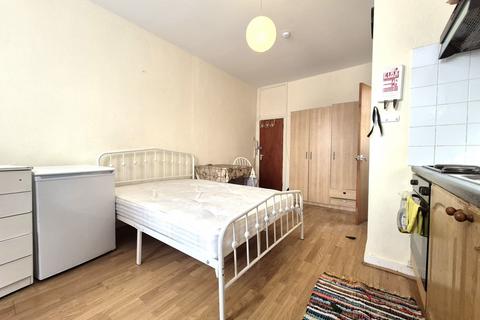 Studio to rent, Sylvan Avenue, N22