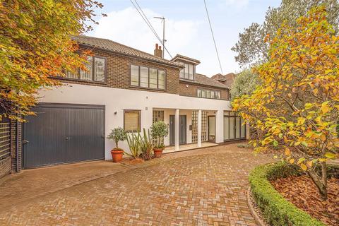 West Heath Gardens, Hampstead, NW3
