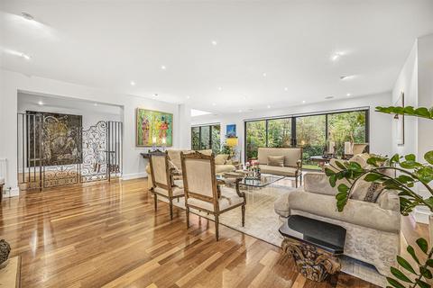 6 bedroom house for sale, West Heath Gardens, Hampstead, NW3