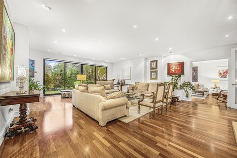 6 bedroom house for sale, West Heath Gardens, Hampstead, NW3