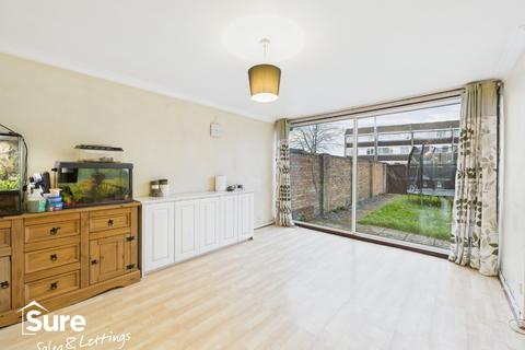 3 bedroom end of terrace house to rent, Crawley Drive, Hemel Hempstead, Hertfordshire, HP2 6BX