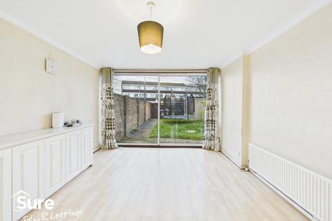 3 bedroom end of terrace house to rent, Crawley Drive, Hemel Hempstead, Hertfordshire, HP2 6BX