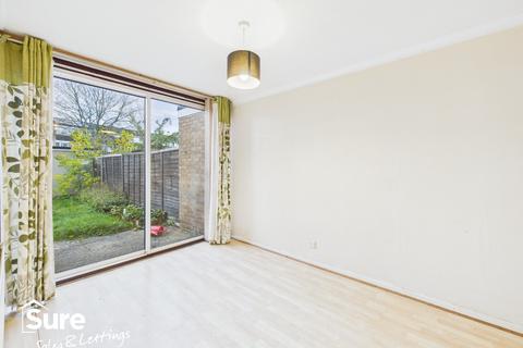 3 bedroom end of terrace house to rent, Crawley Drive, Hemel Hempstead, Hertfordshire, HP2 6BX