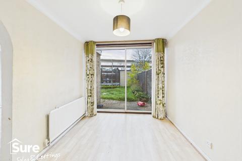 3 bedroom end of terrace house to rent, Crawley Drive, Hemel Hempstead, Hertfordshire, HP2 6BX