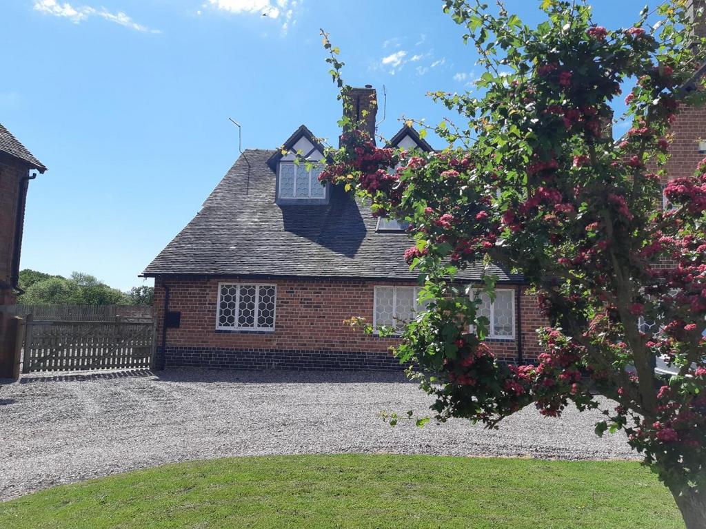 Bmere cottage photo 2.jpg