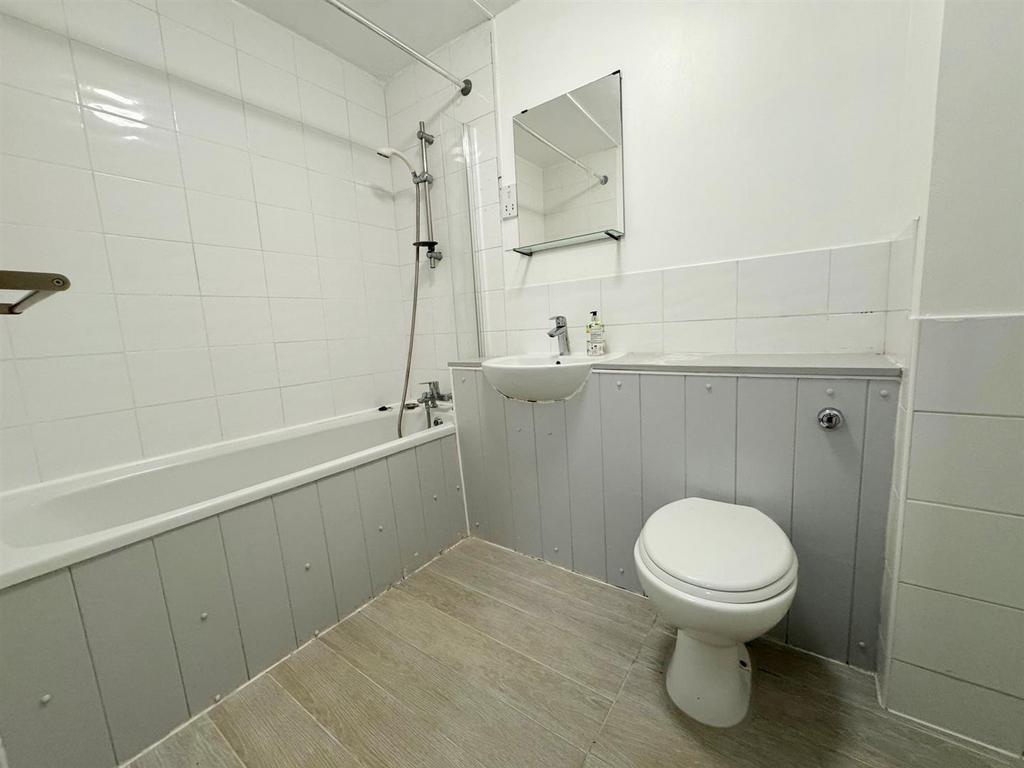 Bathroom in Pixio.jpg