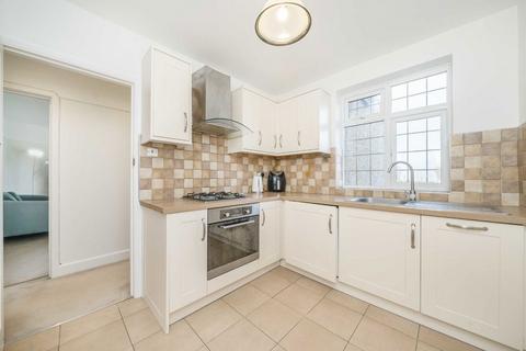 3 bedroom flat to rent, Monks Drive, London W3