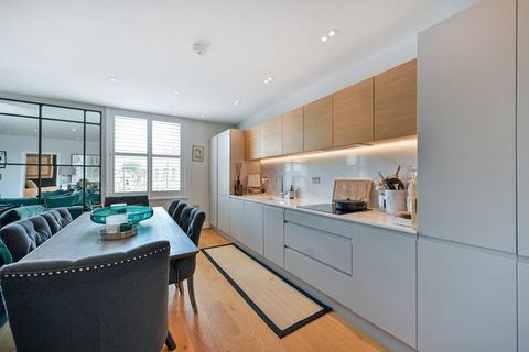 1 bedroom flat to rent, Bridge Road, Hampton Court, East Molesey, KT8