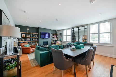 1 bedroom flat to rent, Bridge Road, Hampton Court, East Molesey, KT8