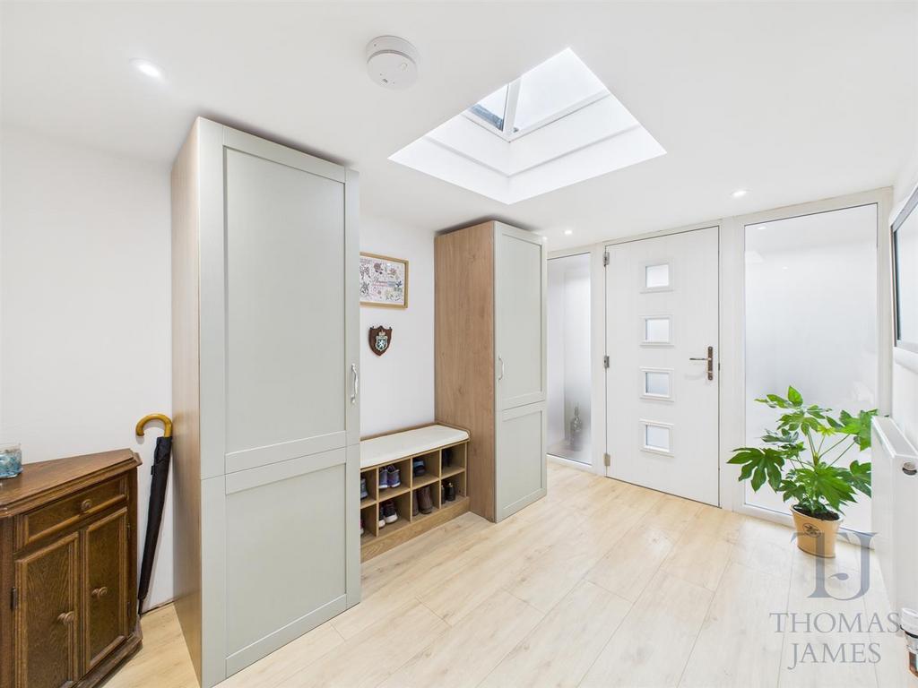 CAM03997 G0-PR0119-STILL005.jpg