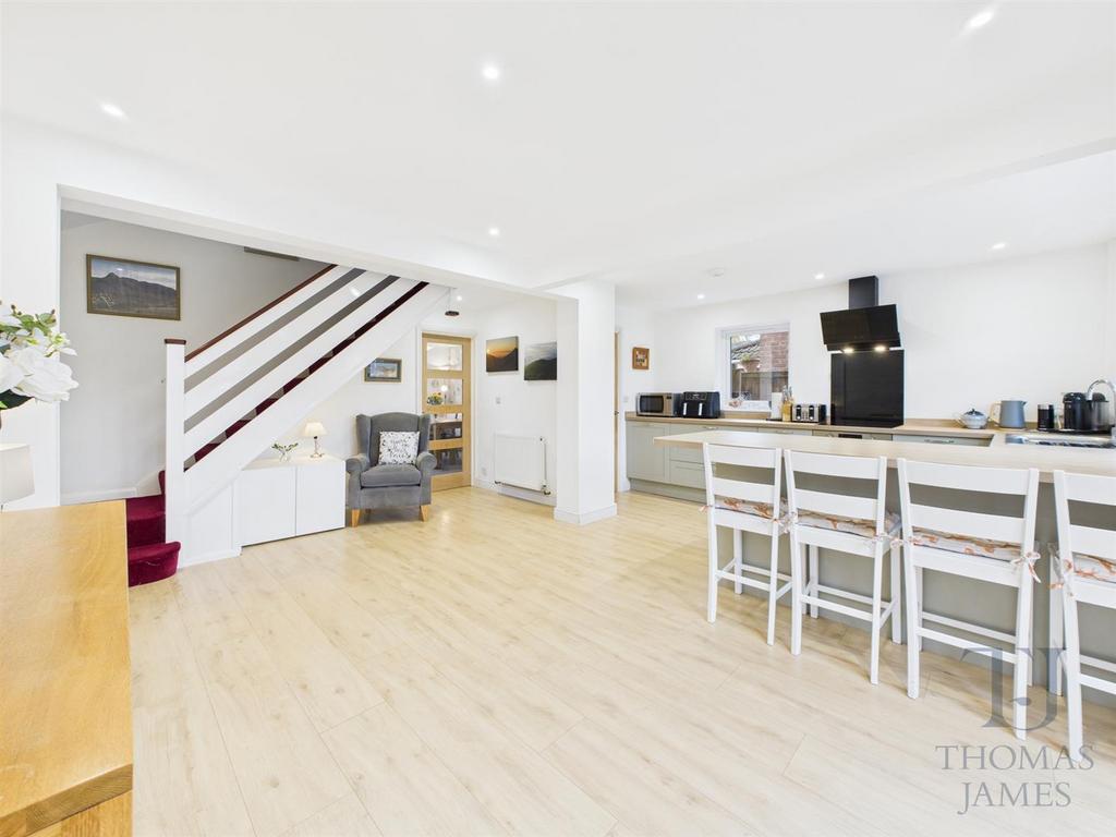 CAM03997 G0-PR0119-STILL019.jpg