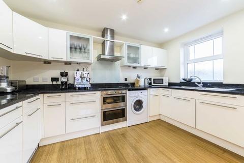 3 bedroom flat to rent, Grange Road, London W5