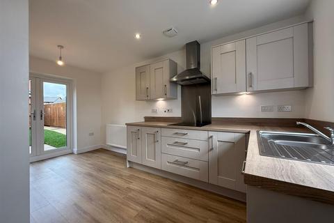 3 bedroom semi-detached house to rent, Rivington Park, Bolton, BL6