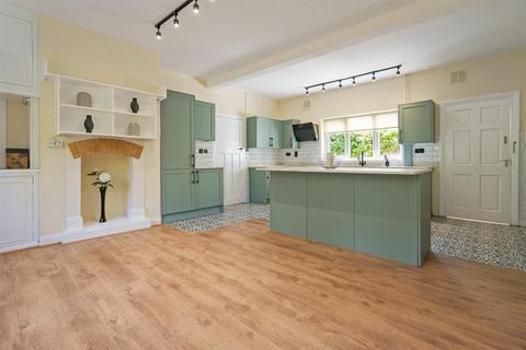 6 bedroom detached house to rent, Warwick Road, Solihull