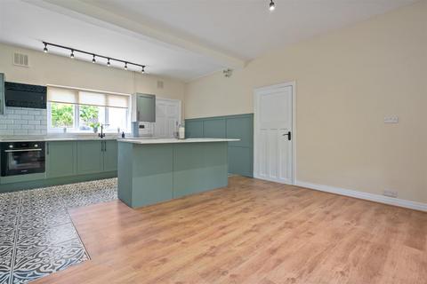 6 bedroom detached house to rent, Warwick Road, Solihull