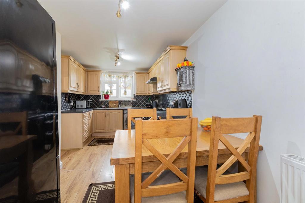 75 High Street Chalvey-13.jpg