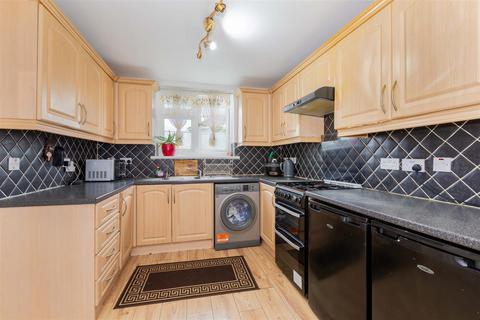3 bedroom end of terrace house for sale, High Street Chalvey, Slough