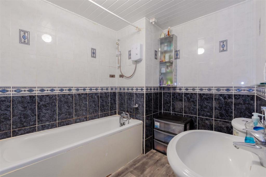 75 High Street Chalvey-15.jpg