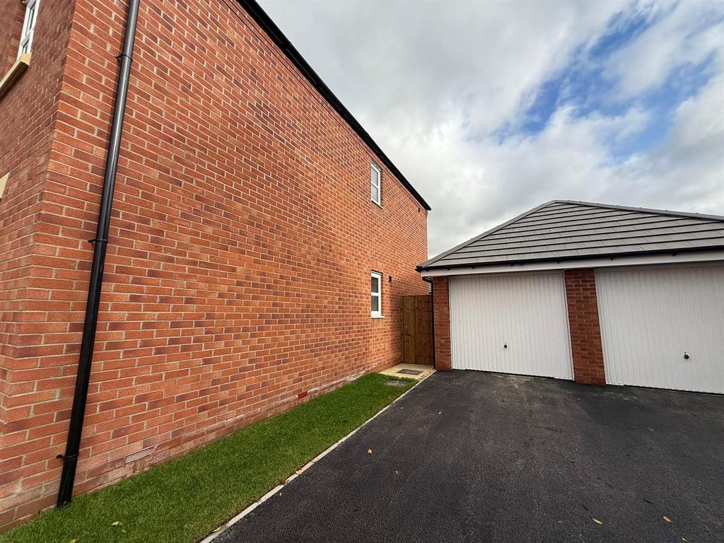 Detached garage