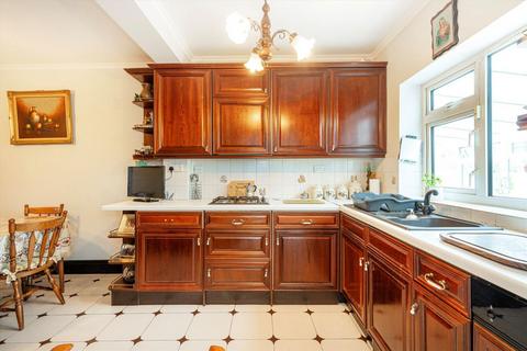 undefined, Roxborough Avenue, Isleworth TW7