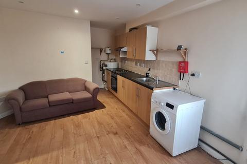 2 bedroom flat to rent, Uxbridge Road, Hayes UB4