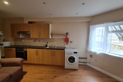 2 bedroom flat to rent, Uxbridge Road, Hayes UB4