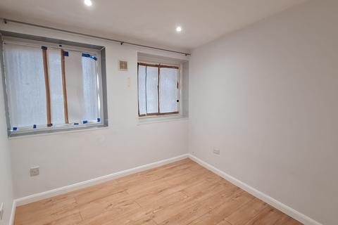 2 bedroom flat to rent, Uxbridge Road, Hayes UB4