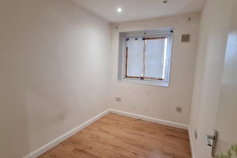 2 bedroom flat to rent, Uxbridge Road, Hayes UB4