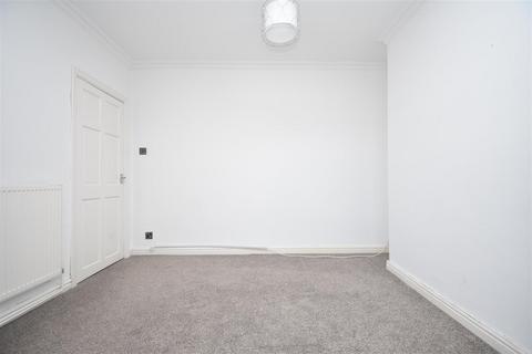 3 bedroom semi-detached house to rent, Ingleton Walk, York