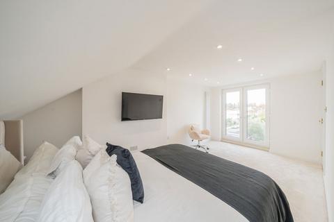 undefined, Fifth Cross Road, Twickenham TW2